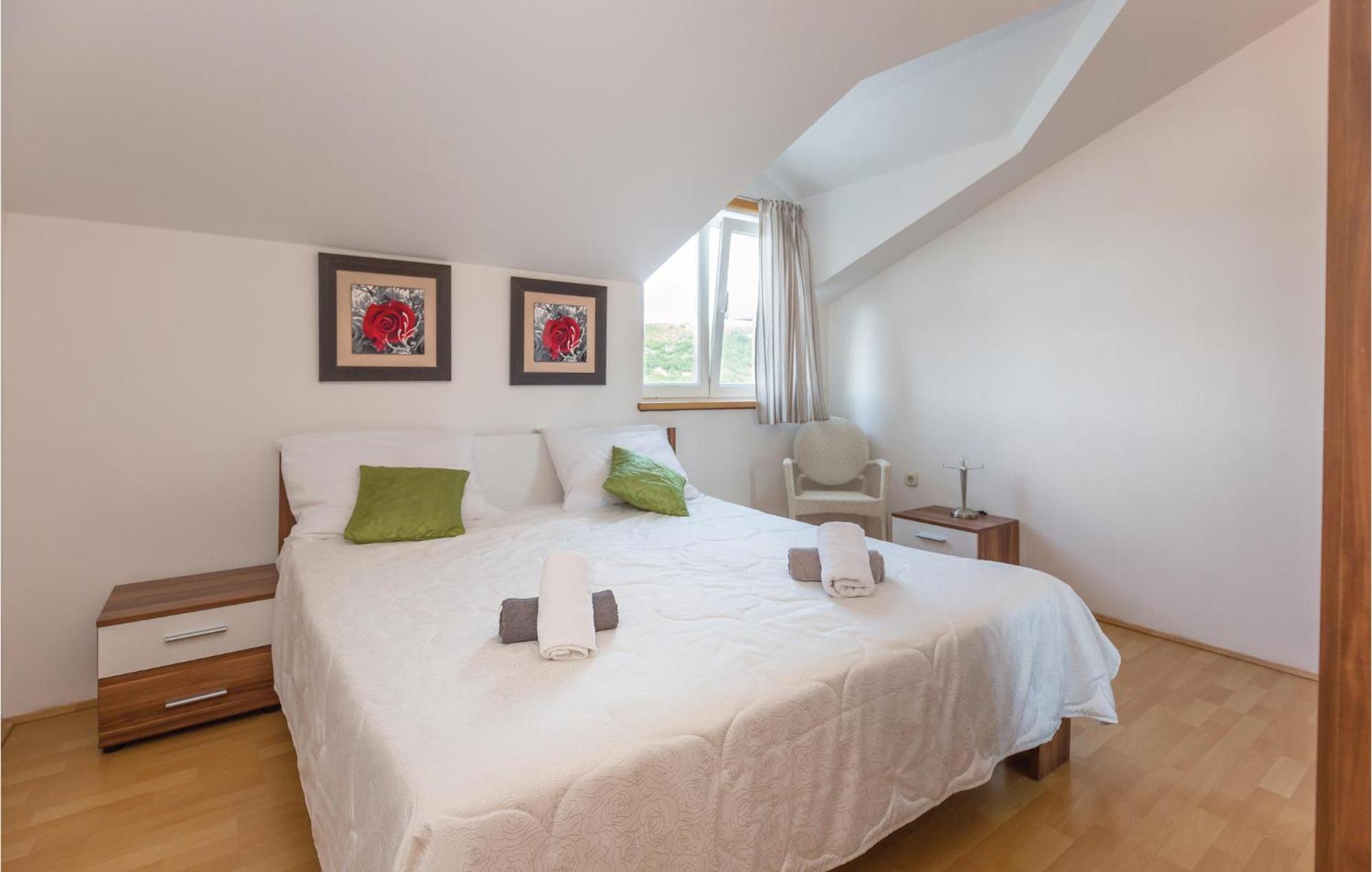Lovely Apartment In Ugljane With Kitchen מראה חיצוני תמונה
