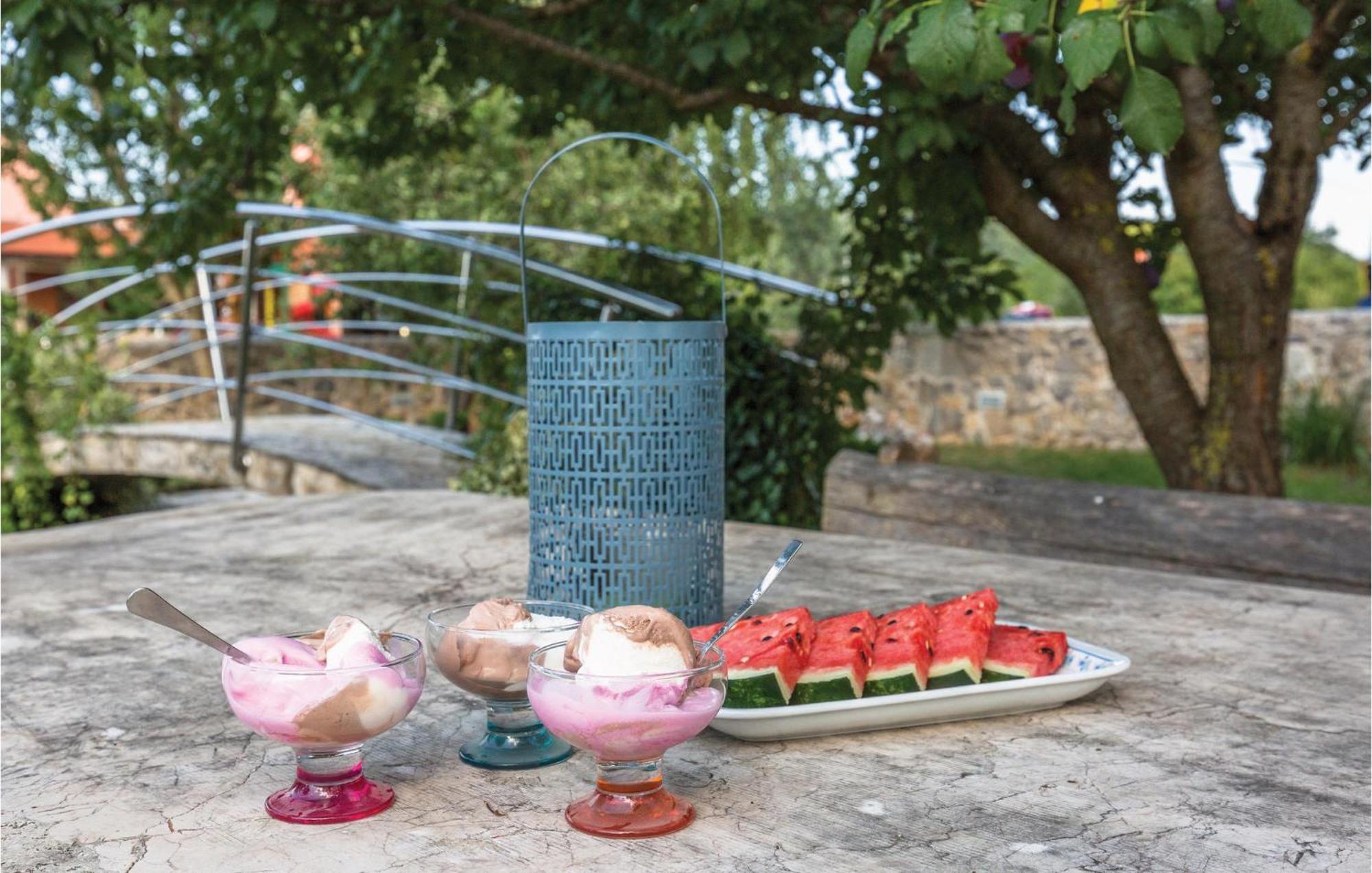 Lovely Apartment In Ugljane With Kitchen מראה חיצוני תמונה