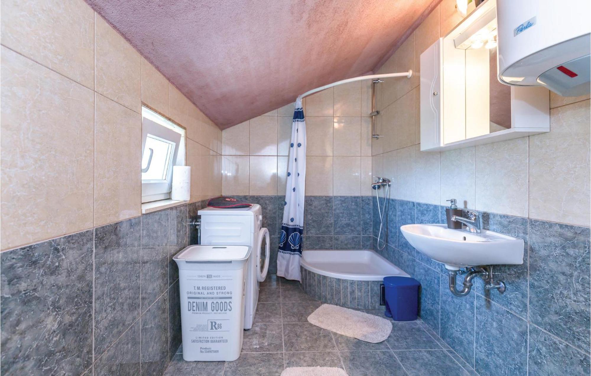 Lovely Apartment In Ugljane With Kitchen מראה חיצוני תמונה